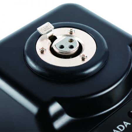 頂部配備 XLR 接頭的鵝頸麥克風支架,適用於鵝頸或手持式麥克風